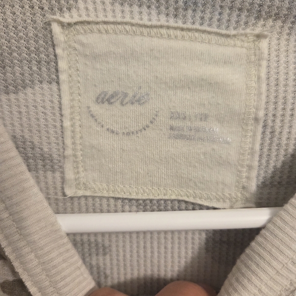 Aerie Beige and Cream Camo Thermal Top - Picture 3 of 5